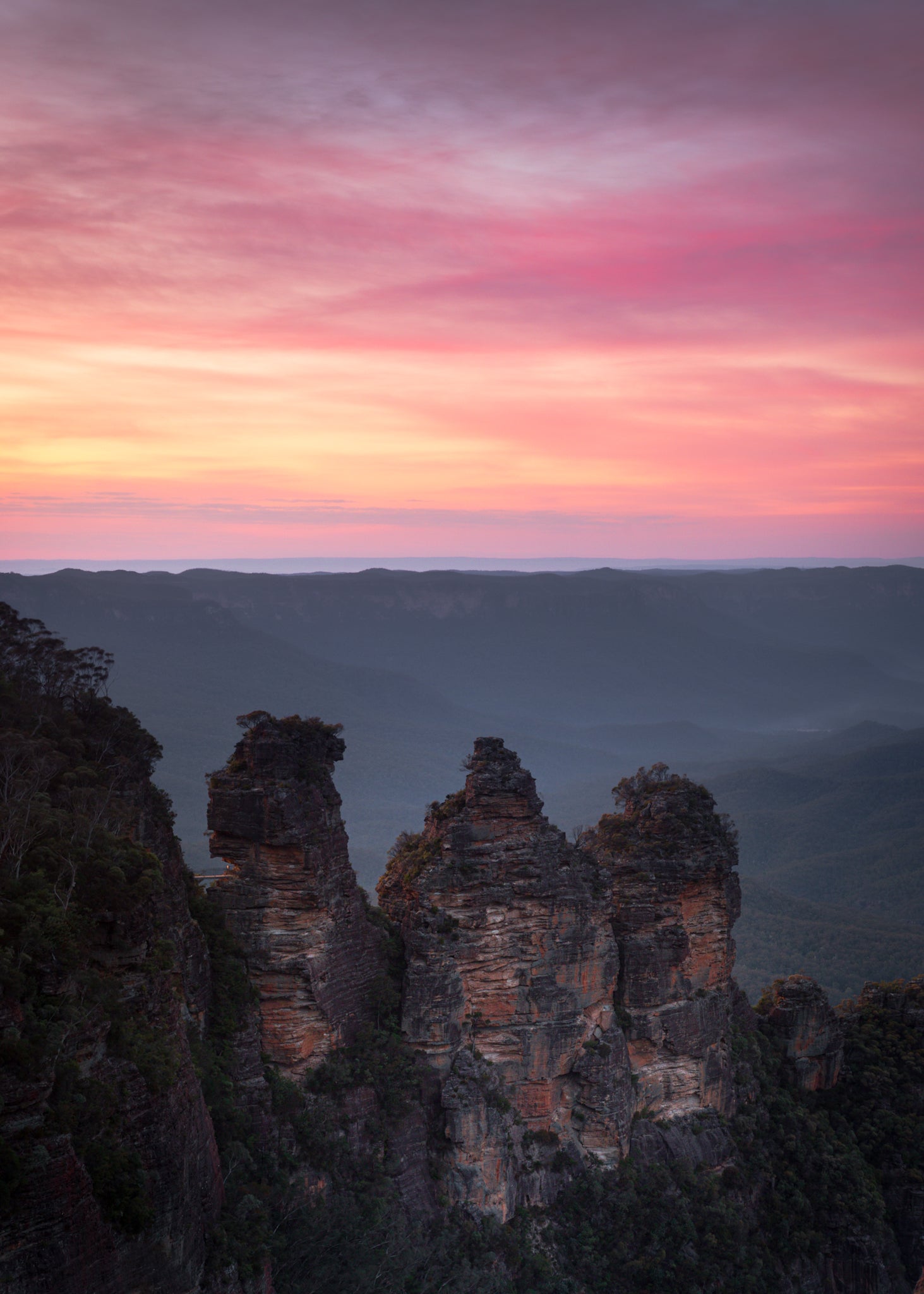 Echo Point Serenity: Sunrise at the Three Sisters